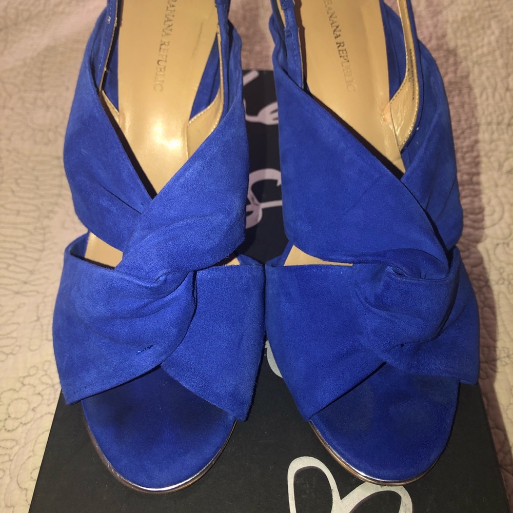 BANANA REPUBLIC BLUE SUEDE HEELS JESSA